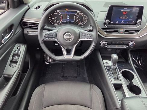 Used 2024 Nissan Altima 2.5 SV FWD image 11