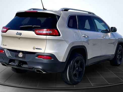Used 2015 Jeep Cherokee Latitude w/ Cold Weather Group AWD/4WD image 23