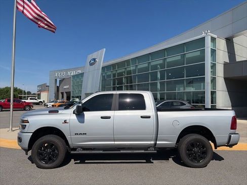 Used 2026 RAM 2500 Big Horn AWD/4WD image 2