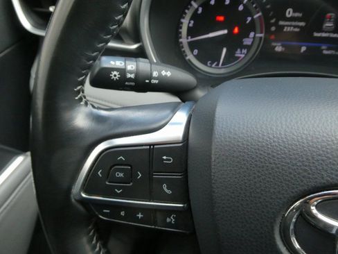 Used 2021 Toyota Highlander XLE AWD/4WD image 15
