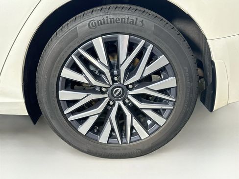 Used 2023 Nissan Altima 2.5 SV FWD image 11