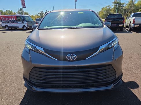 Certified 2021 Toyota Sienna LE image 8