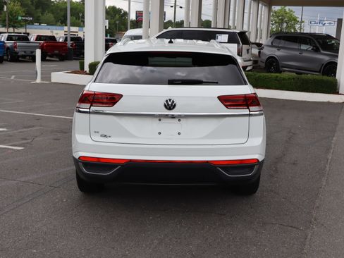 Used 2021 Volkswagen Atlas Cross Sport SE FWD image 9