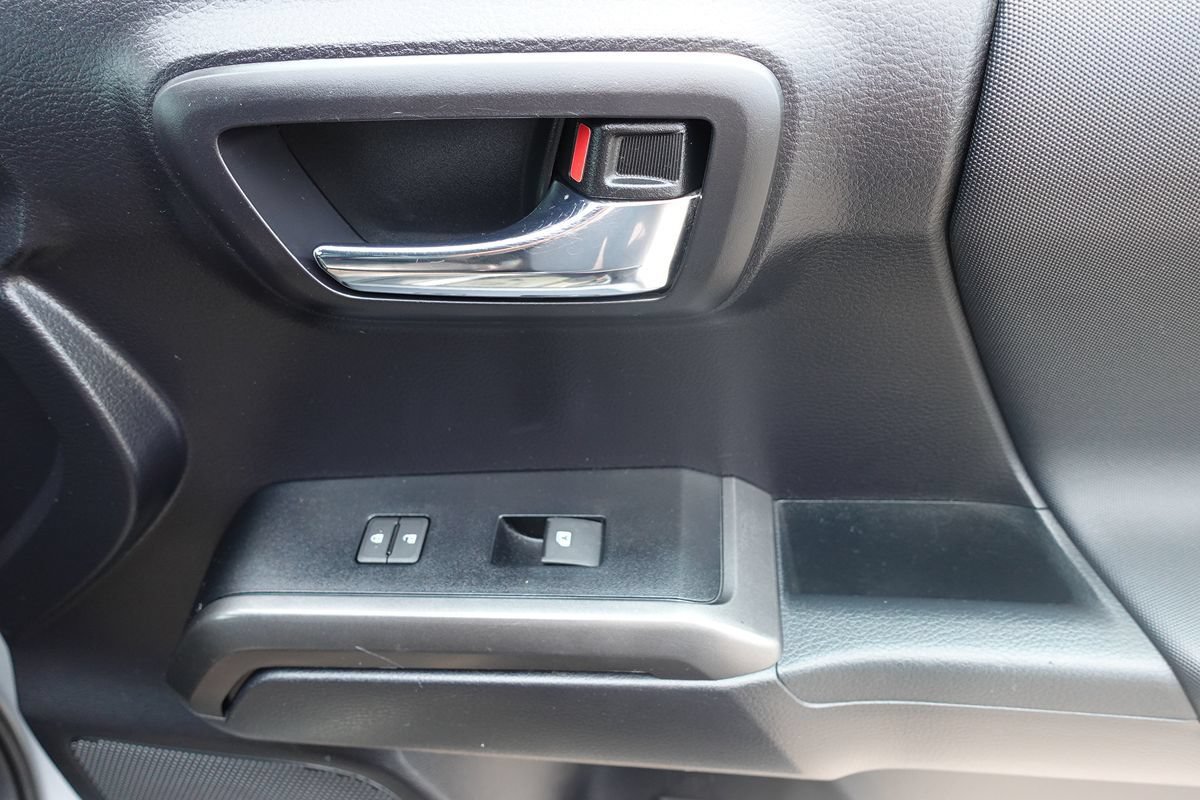 Used 2020 Toyota Tacoma TRD Off-Road AWD/4WD image 34