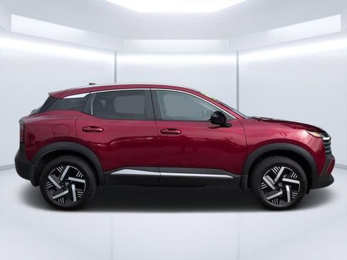 Used 2026 Nissan Kicks SV FWD image 2