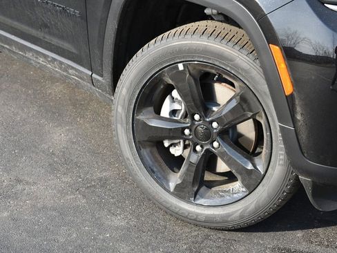 New 2026 Jeep Grand Cherokee L Limited w/ Limited Altitude Package image 3