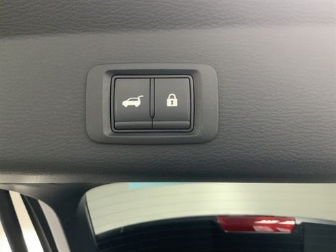 Used 2025 Mitsubishi Outlander 4WD Plug-In Hybrid image 9
