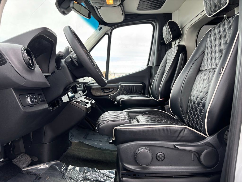 Used 2019 Mercedes-Benz Sprinter 170 w/ Driver Convenience Package image 18