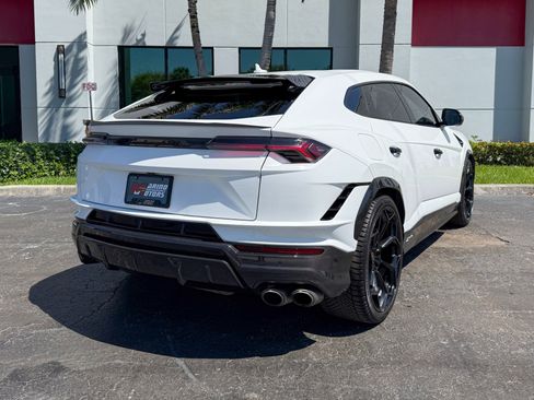 Used 2023 Lamborghini Urus Performante AWD/4WD image 10