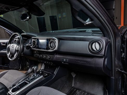 Used 2019 Toyota Tacoma TRD Off-Road image 17