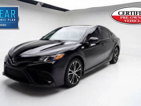 Used 2018 Toyota Camry SE image 1