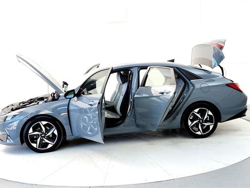 Used 2022 Hyundai Elantra Limited image 10