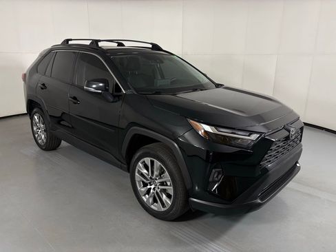 Used 2022 Toyota RAV4 XLE Premium image 2