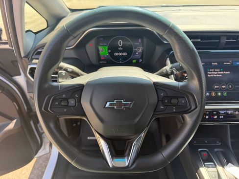 Used 2022 Chevrolet Bolt LT FWD image 12