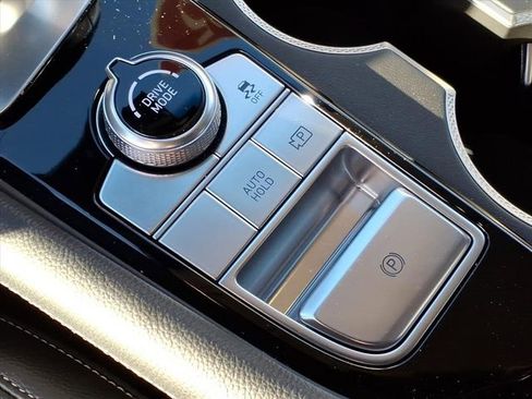 Used 2025 Genesis G70 2.5T image 14