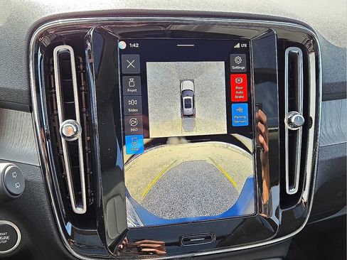 New 2026 Volvo XC40 B4 Plus w/ Protection Package Premier image 27