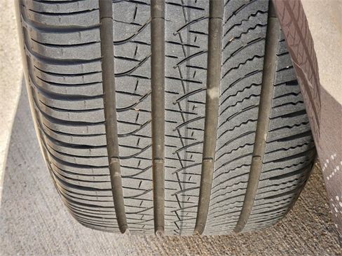 Used 2025 Land Rover Range Rover Velar Dynamic SE image 11