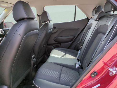 Certified 2025 Hyundai Venue FWD image 10