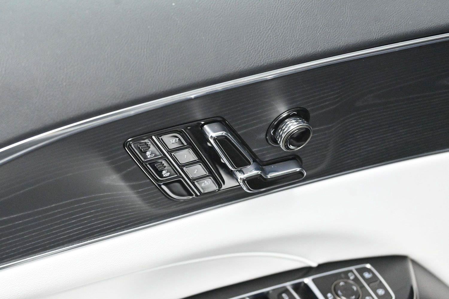 Used 2024 Cadillac Lyriq Luxury AWD/4WD image 10