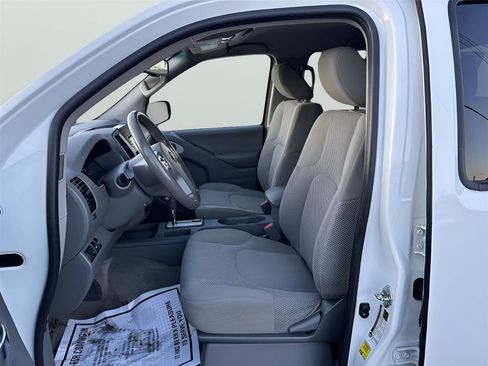 Used 2018 Nissan Frontier SV w/ Value Truck Package AWD/4WD image 12