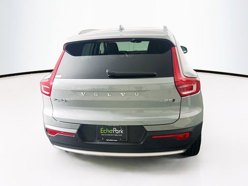 Used 2025 Volvo XC40 B5 Core image 7