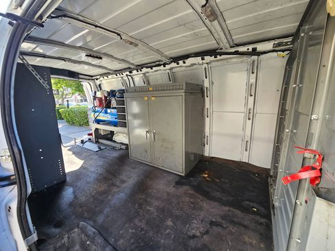 Used 2018 Chevrolet Express 3500 Extended w/ Driver Convenience Package image 22