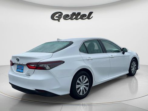 Used 2022 Toyota Camry LE FWD image 5
