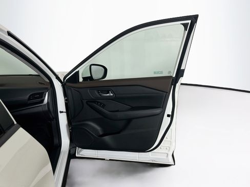 Used 2023 Nissan Rogue SV w/ SV Premium B Package FWD image 32