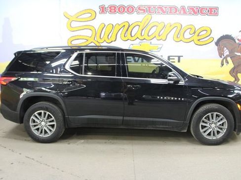 Used 2022 Chevrolet Traverse LT AWD/4WD image 1