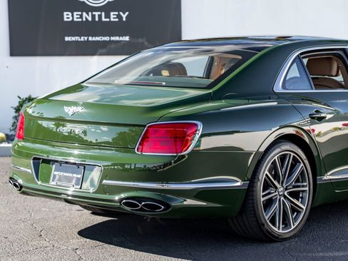 Used 2022 Bentley Flying Spur Plug-In Hybrid image 12