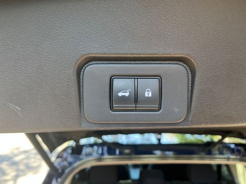 Used 2025 Nissan Rogue SV FWD image 23