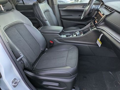 New 2026 Jeep Grand Cherokee Altitude AWD/4WD image 27