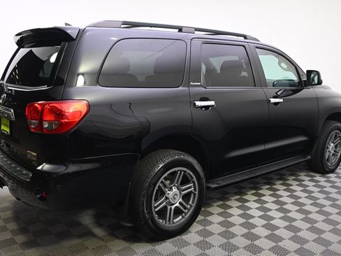 Used 2017 Toyota Sequoia Platinum AWD/4WD image 4