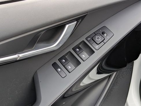 Used 2023 Kia Niro EX image 11