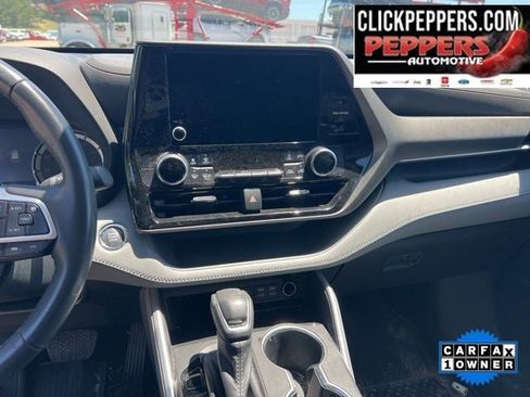 Used 2023 Toyota Highlander LE AWD/4WD image 12