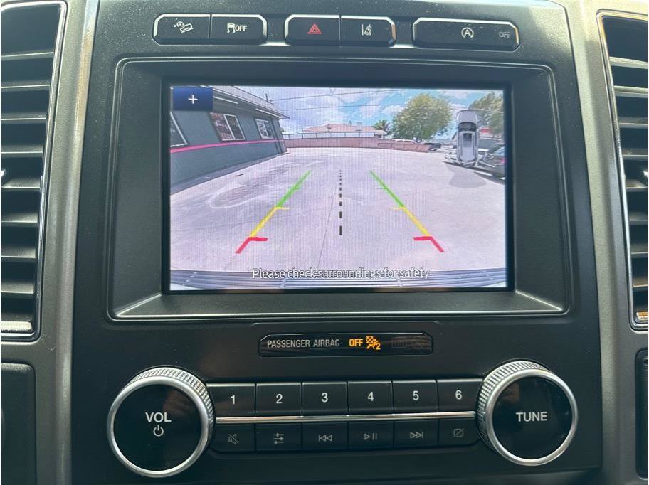 Used 2020 Ford Expedition XLT w/ Equipment Group 202A AWD/4WD image 24