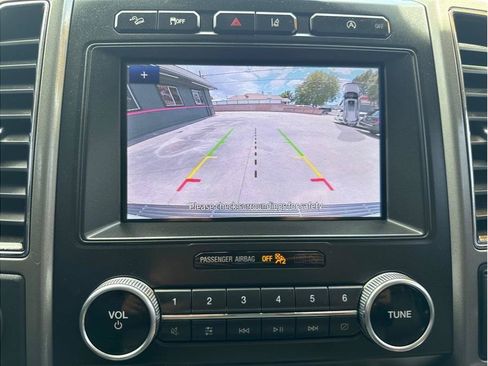 Used 2020 Ford Expedition XLT w/ Equipment Group 202A AWD/4WD image 24