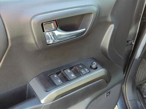 Used 2023 Toyota Tacoma TRD Off-Road image 11