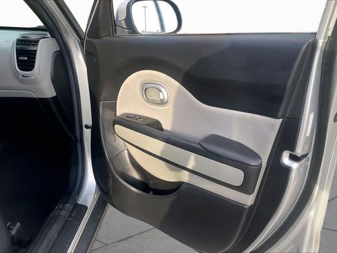 Used 2017 Kia Soul + FWD image 22