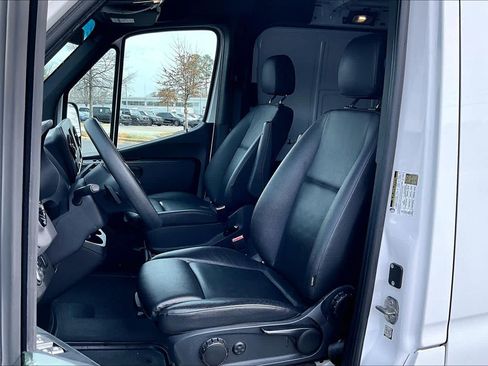 Used 2023 Mercedes-Benz Sprinter 2500 image 8