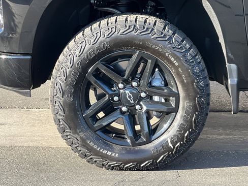 Certified 2025 Chevrolet Silverado 1500 Custom Trail Boss image 25