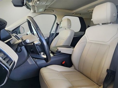 Used 2020 Land Rover Discovery Landmark image 14