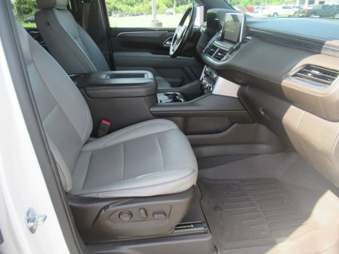 Used 2022 GMC Yukon XL SLT w/ SLT Premium Package AWD/4WD image 10