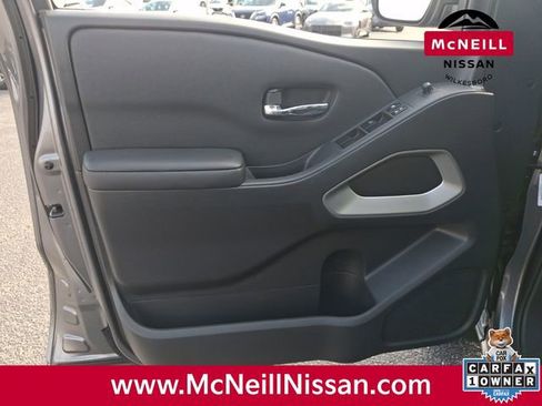 Used 2023 Nissan Frontier SV image 14