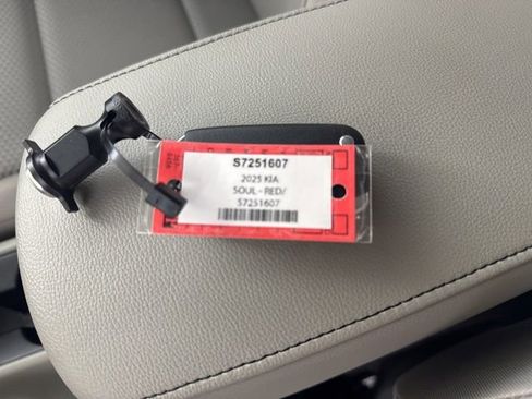 Certified 2025 Kia Soul LX w/ LX Technology Package image 29