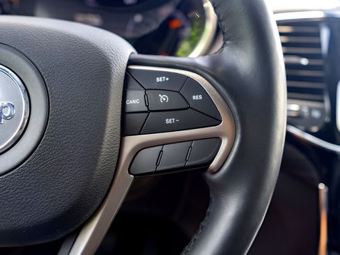 Used 2020 Jeep Grand Cherokee Altitude RWD image 14