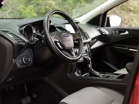 Used 2017 Ford Escape Titanium AWD/4WD image 9