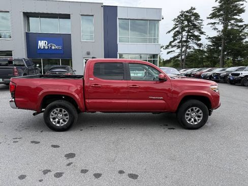 Used 2018 Toyota Tacoma SR5 AWD/4WD image 8