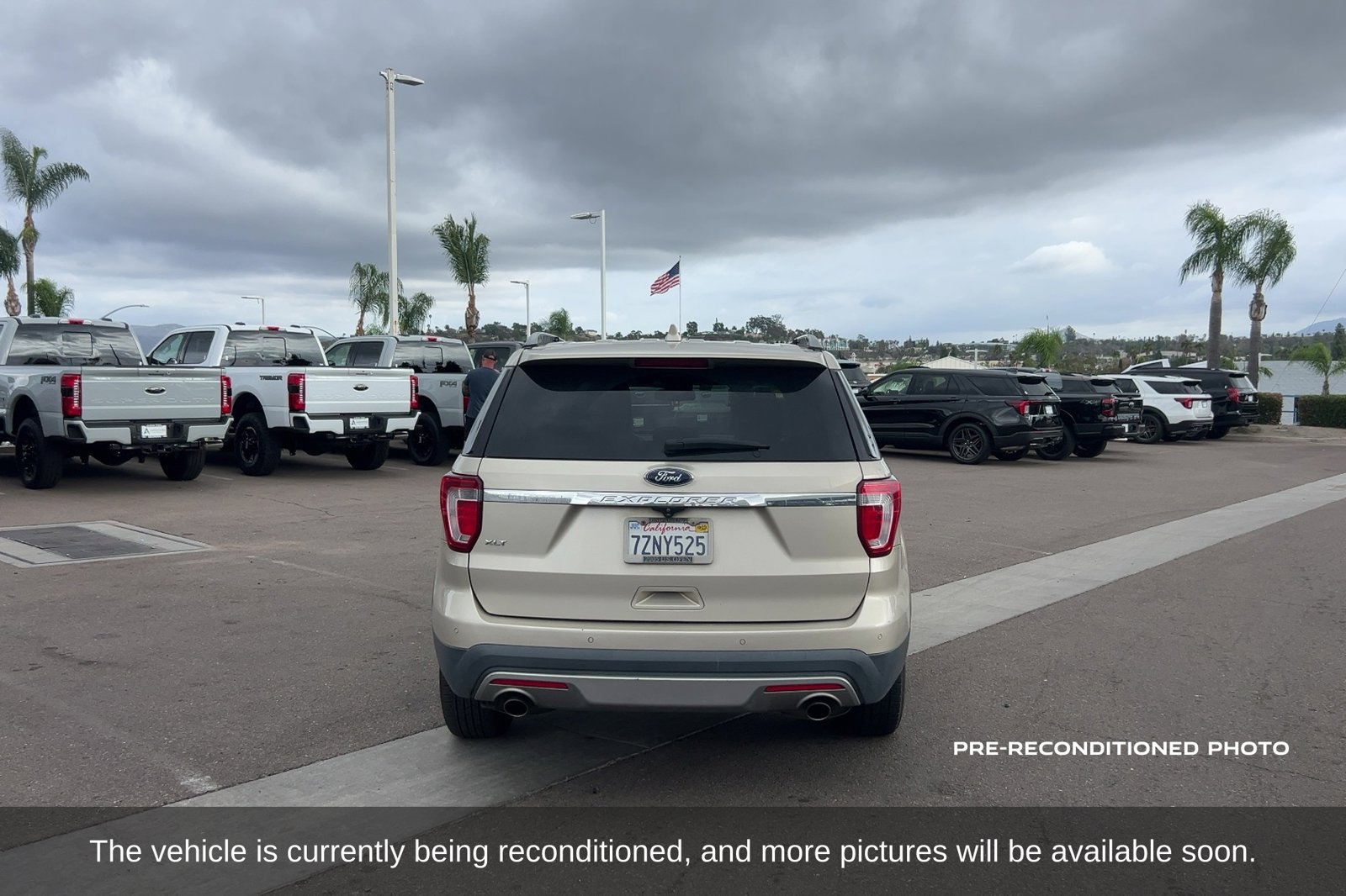 Used 2017 Ford Explorer XLT w/ Equipment Group 202A FWD image 7