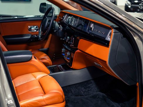 Used 2018 Rolls-Royce Phantom Sedan RWD image 7